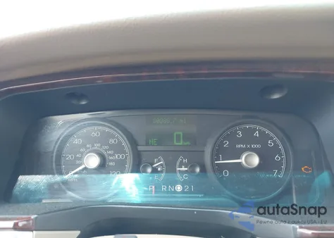 2006 Lincoln Town Car Signature z USA, uszkodzony, nr VIN 1LNHM81V16Y625321